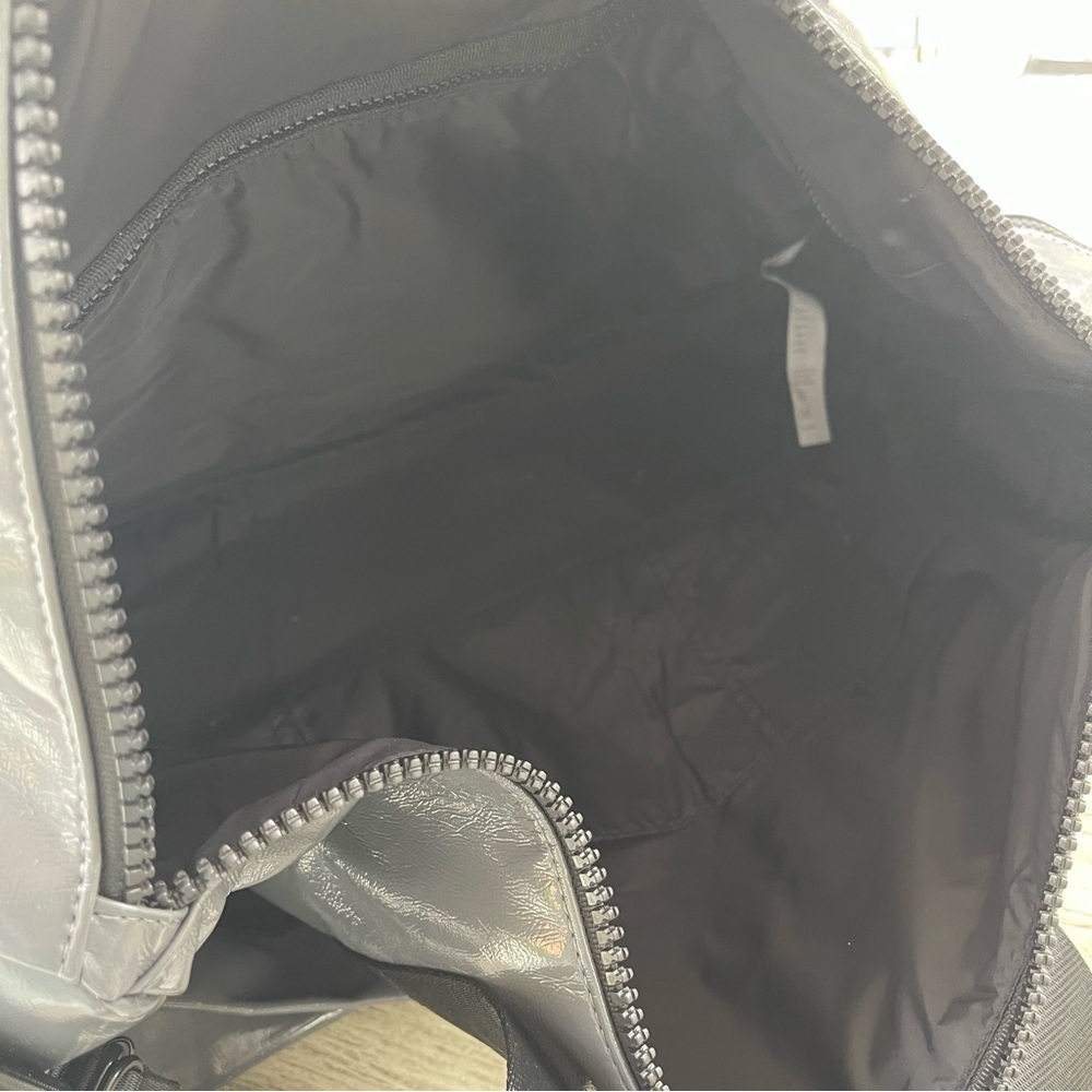 Fabletics The Minimalist Bag Travel Gray Duffle Bag NWT - Picture 5 of 8